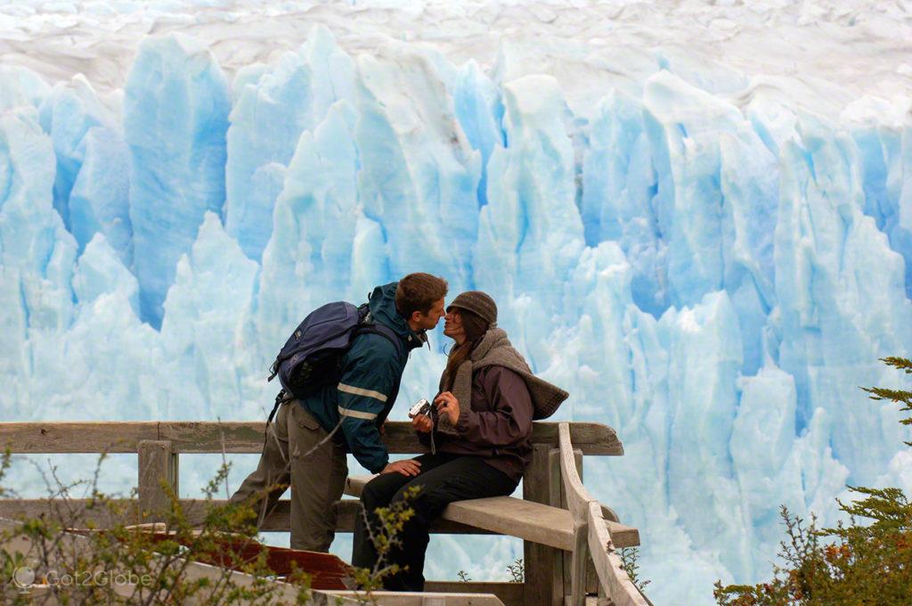 Puente De Hielo Perito Moreno El Glaciar Que Aguanta Argentina