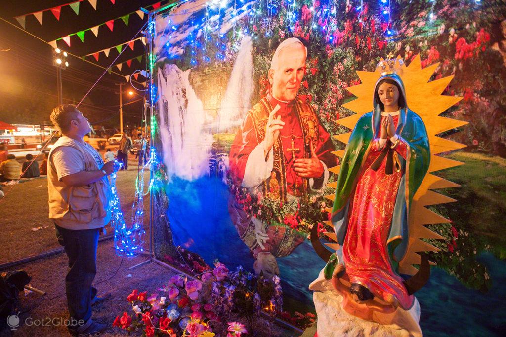 papa joao paulo II, decoracao, estatua, fieis, nossa senhora, virgem, guadalupe, mexico