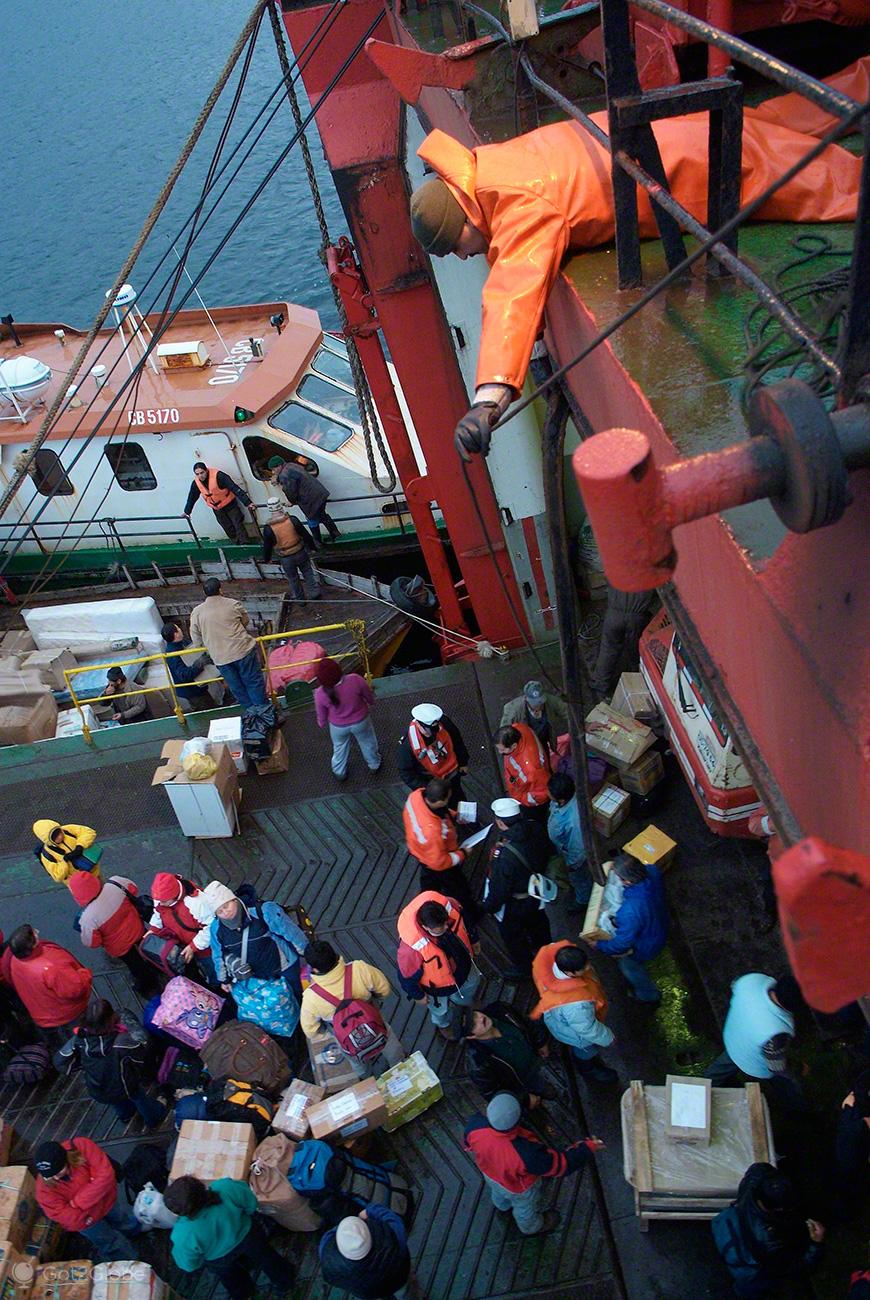 NAVIMAG, Puerto Natales a Puerto Montt Cruzeiro num Cargueiro Chile foto