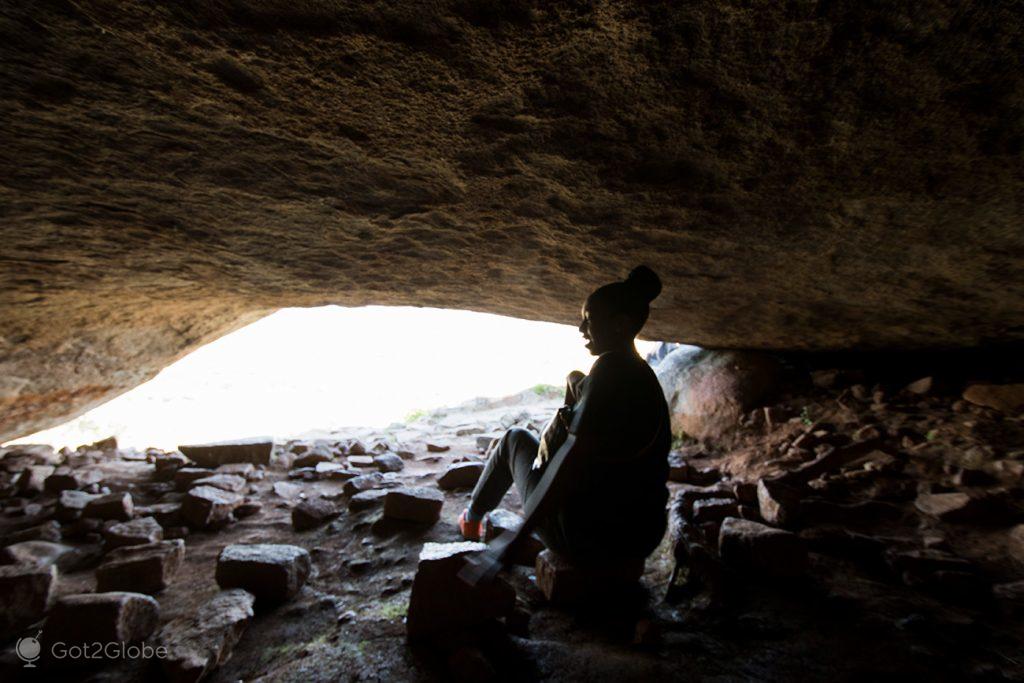 Gruta com vista para o Grande Cercado de Great Zimbabwe