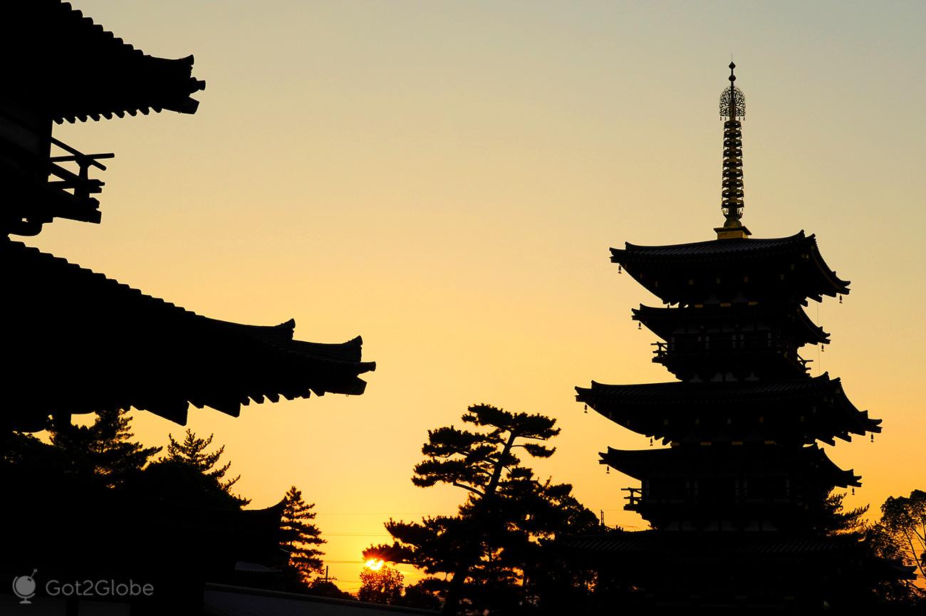 Nara Budismo vs Modernisno, a Face Dupla de Nara Japão Got2Globe foto