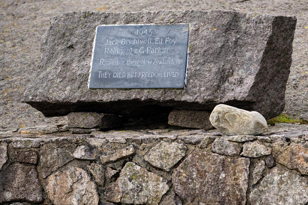 Placa evocativa de pilotos neozelandes no Jossingfjord, Noruega