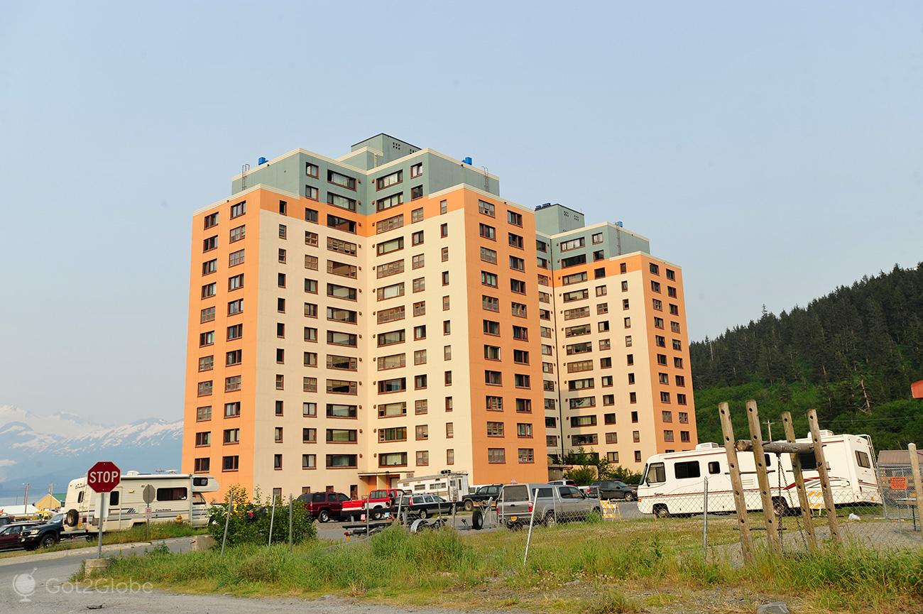 whittier alaska hotel dining room