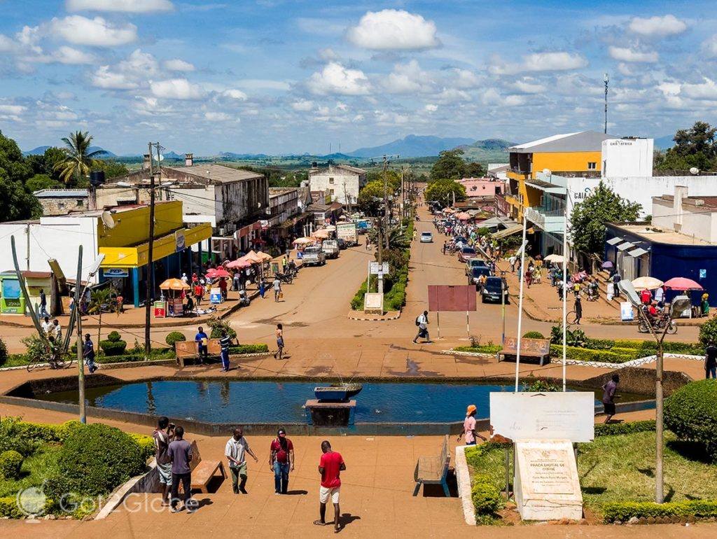 A rua principal de Gurué, vista do 1º Piso do cinema