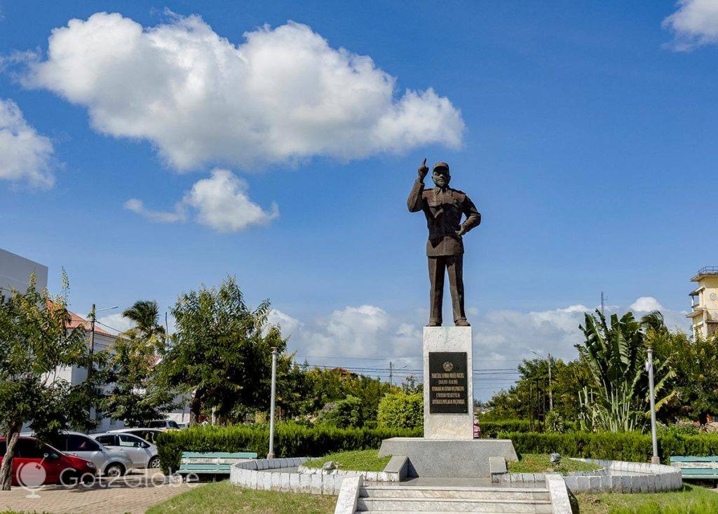 Estátua do fundador da nação Samora Machel