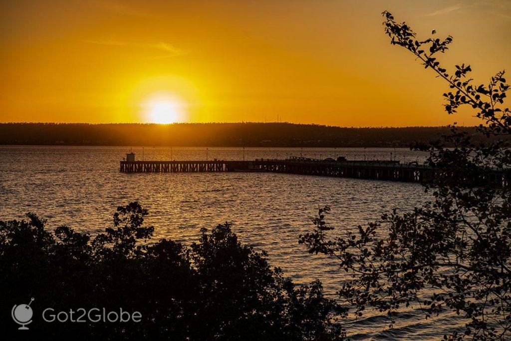 Sol põe-se a oeste da península de Inhambane e de Moçambique