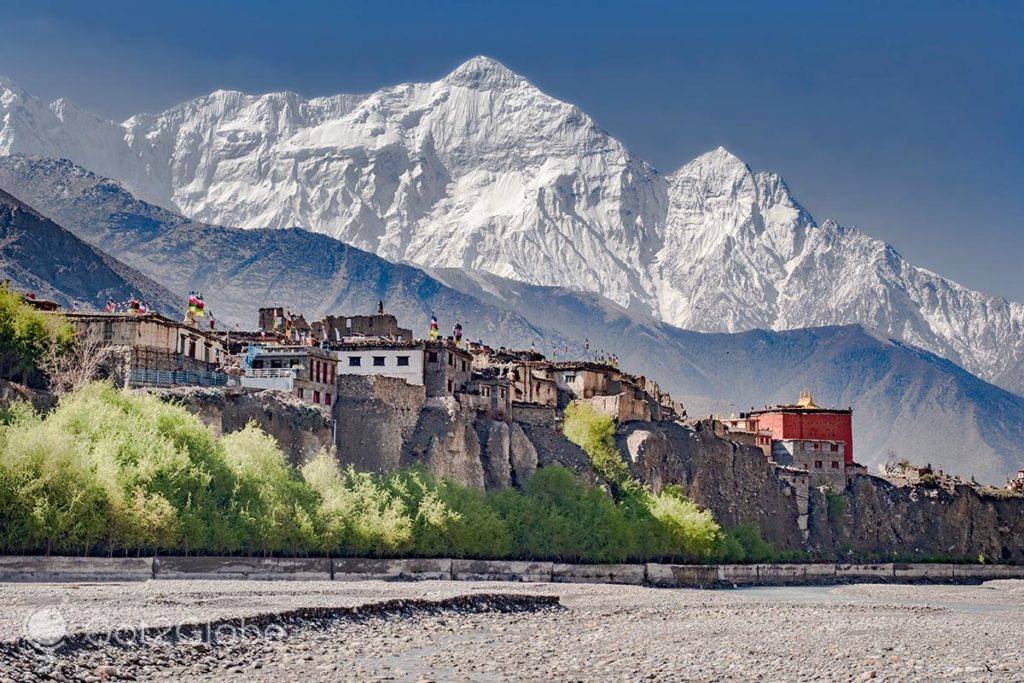 Panorâmica de Kagbeni com a montanha Sangdachhe Himal em fundo, Circuito Annapurna