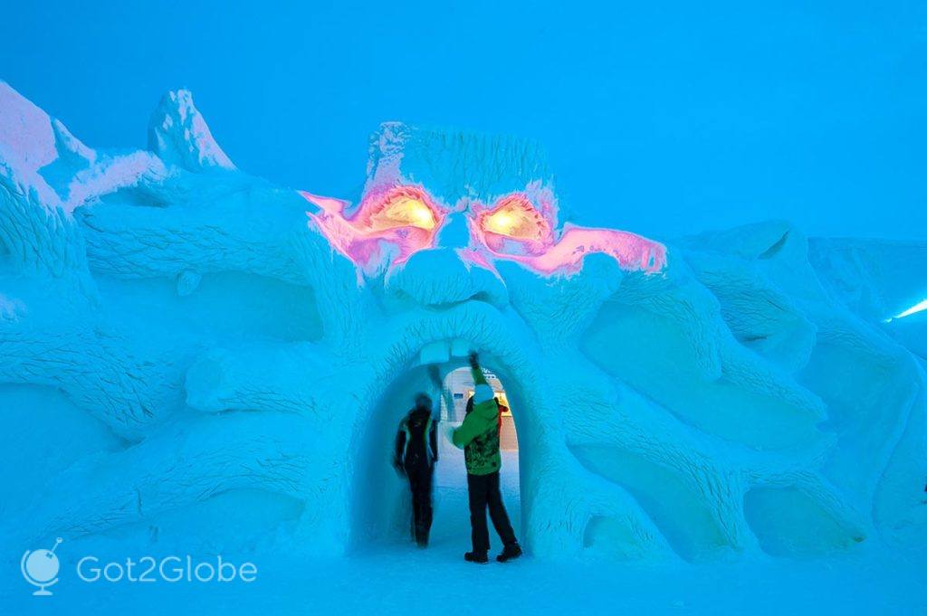 Pórtico animado do Castelo de Neve de Kemi, o maior do Mundo 