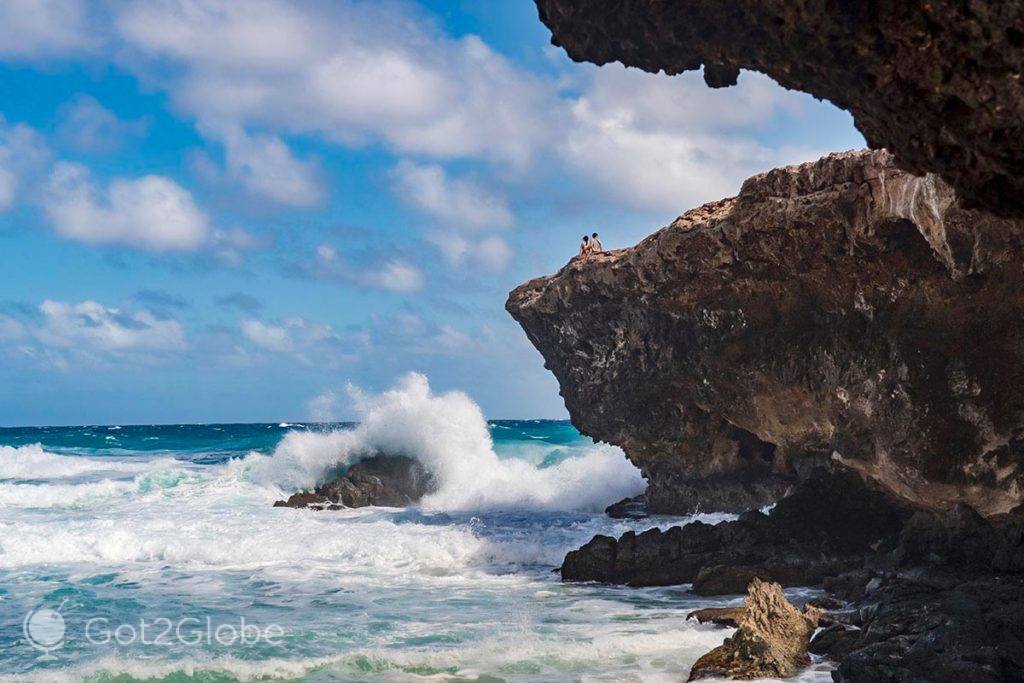 Ondas castigam o litoral da Boca Prins, PN Arikok