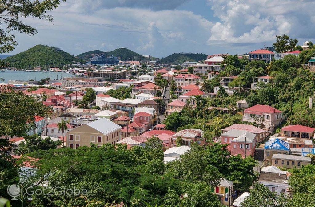 Vista do casario mais nobre de Charlotte Amalie