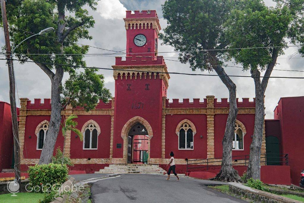 Frente do Forte Christian, a principal estrutura de defesa de Charlotte Amalie.