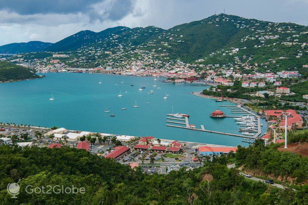 A Long Bay da ilha de Saint Thomas que acolheu Charlotte Amalie